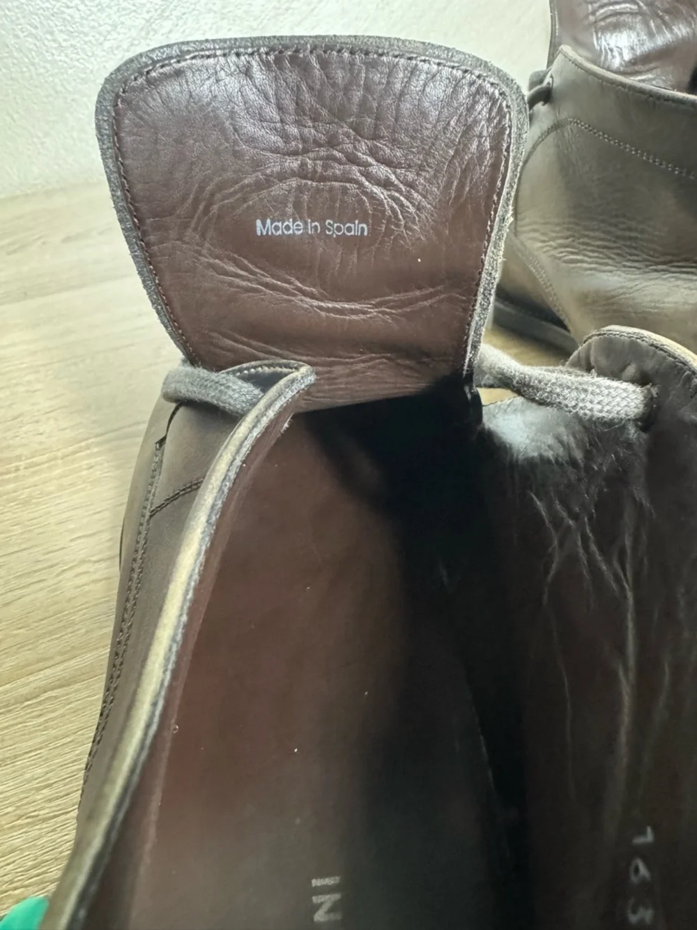 Magnanni men's 11.5M leather chukka boots